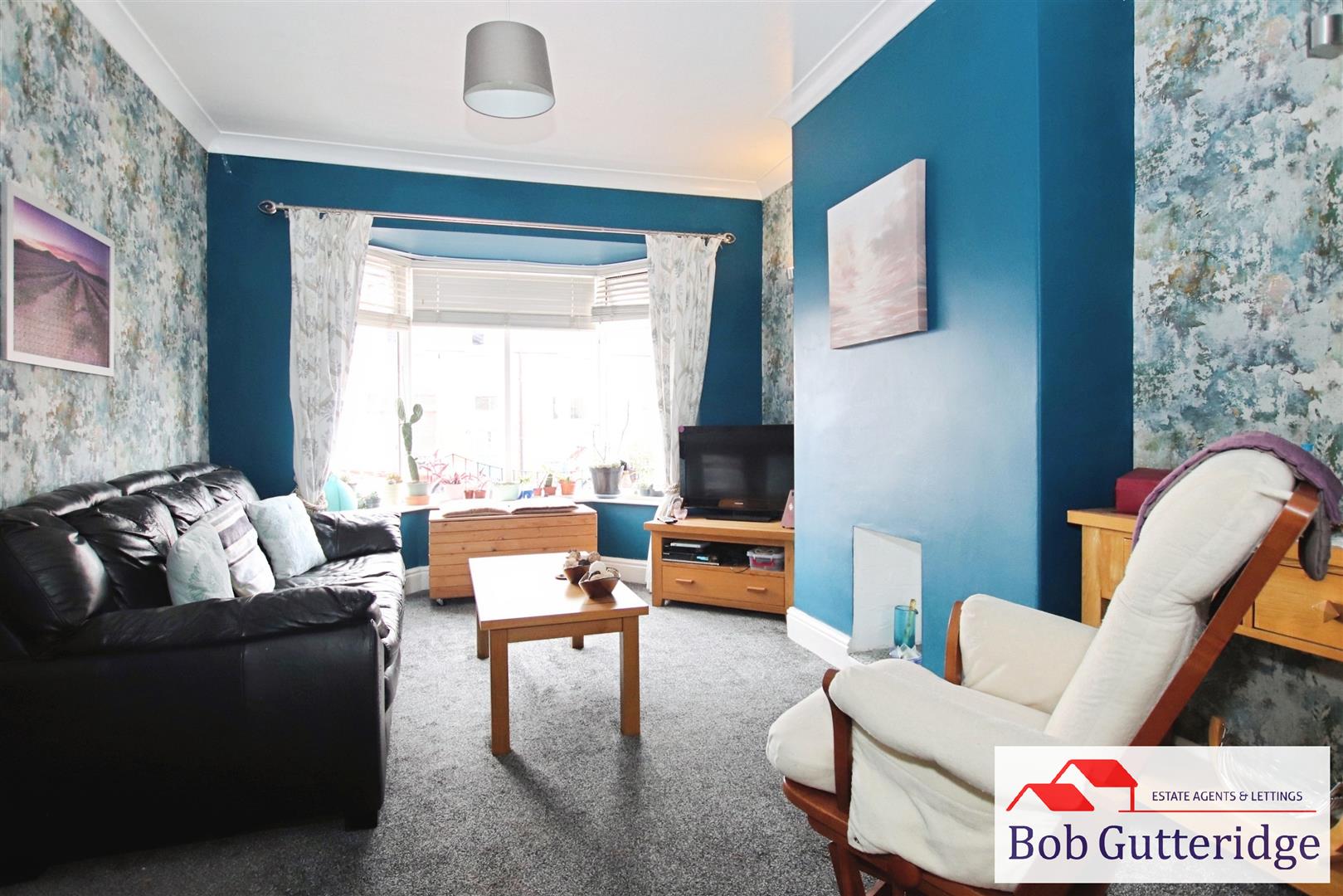 BAY FRONTED LOUNGE